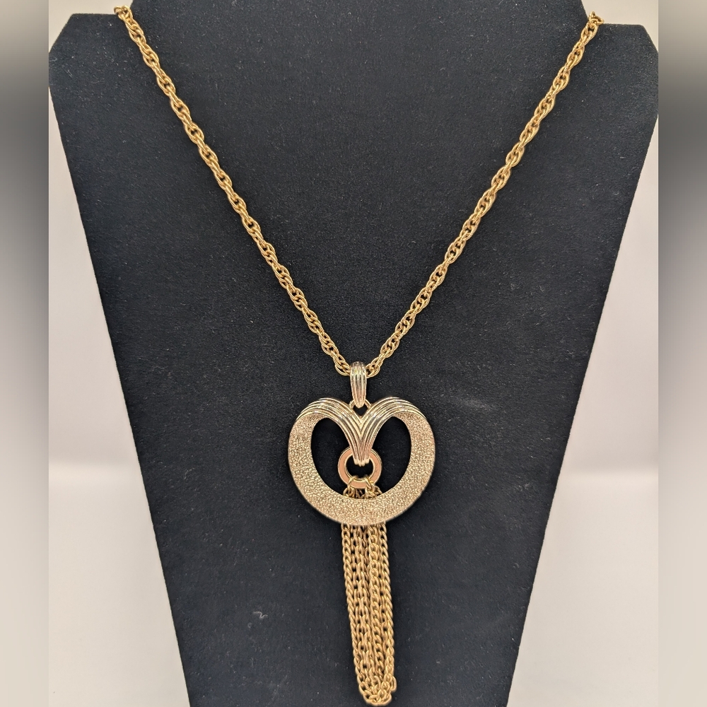 SARAH COVENTRY Vintage Necklace Gold Chain Heart Pendant with Tassel